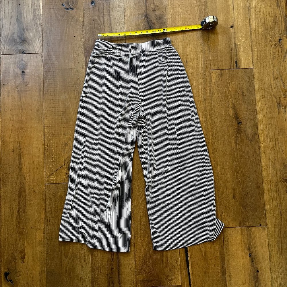 Wide Legged Capri Pants